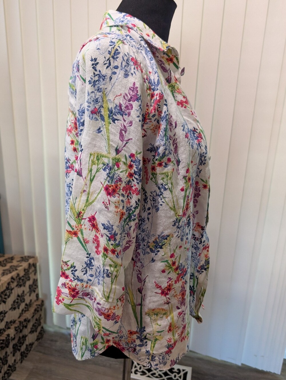 Chico's Floral No Iron Linen Button Down Blouse - Picture 2 of 4